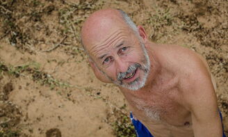 Mann. Strand.